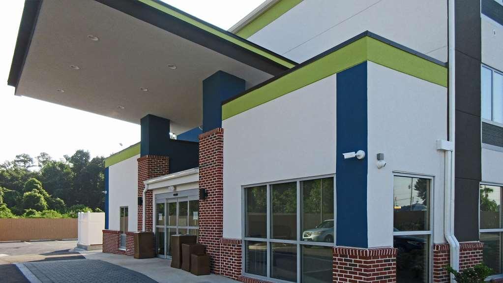 Comfort Inn & Suites Brunswick Exterior photo