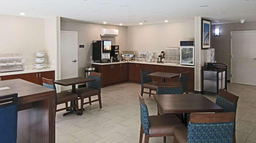 Comfort Inn & Suites Brunswick Exterior photo
