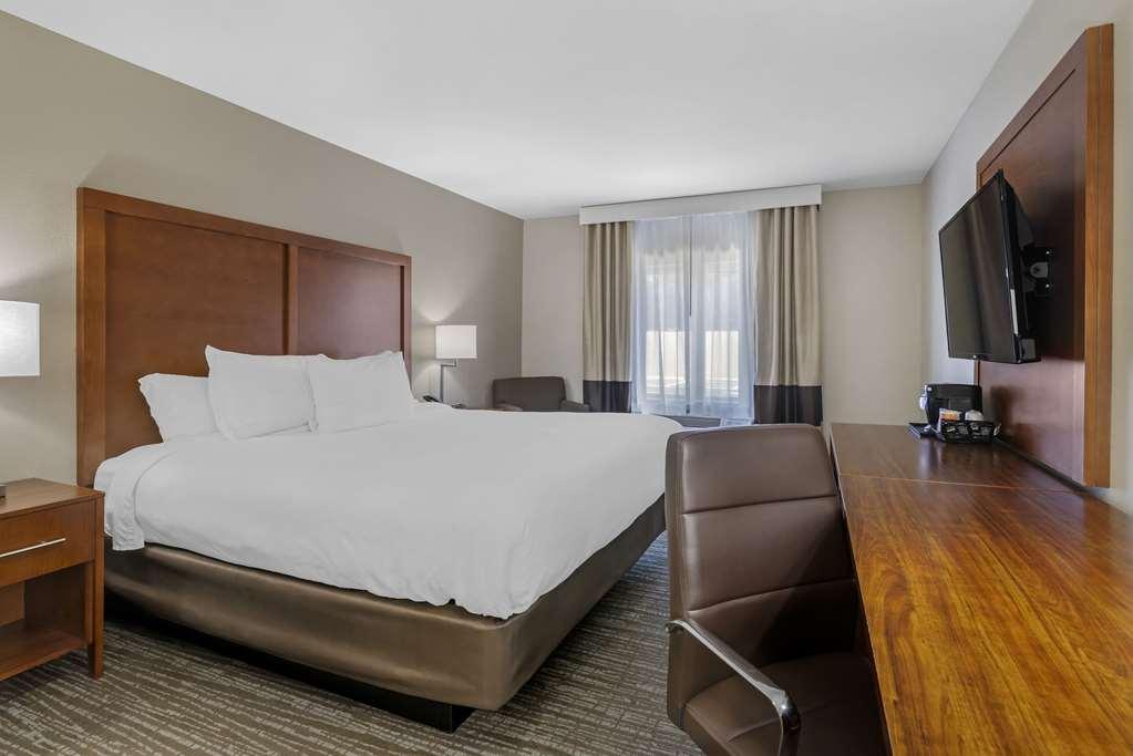 Comfort Inn & Suites Brunswick Room photo