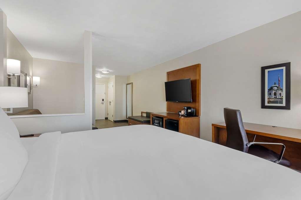 Comfort Inn & Suites Brunswick Room photo