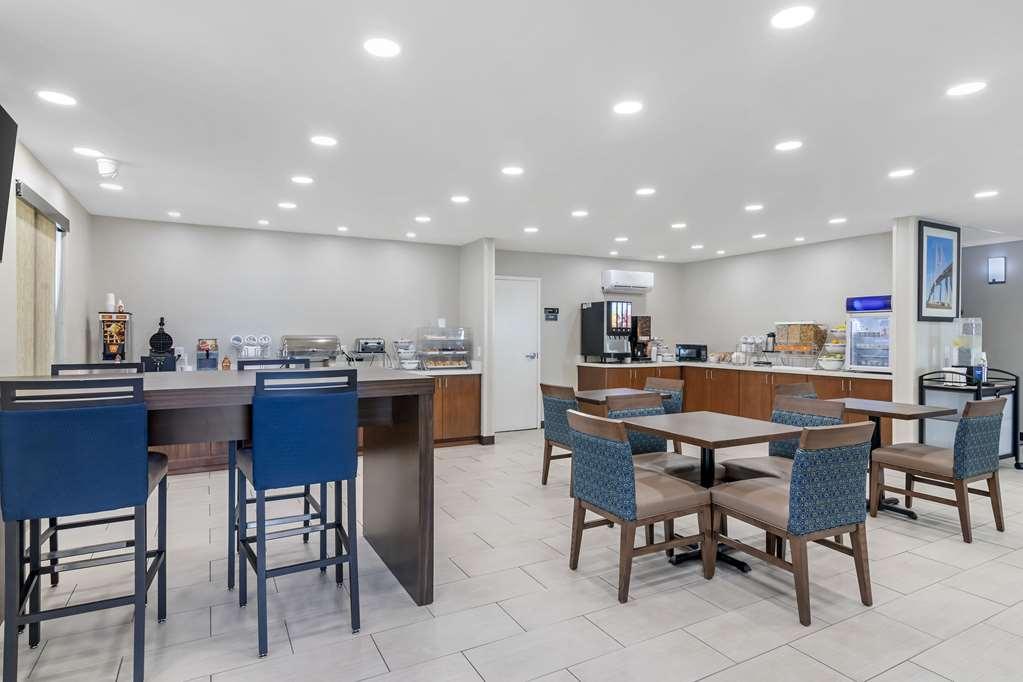 Comfort Inn & Suites Brunswick Restaurant photo