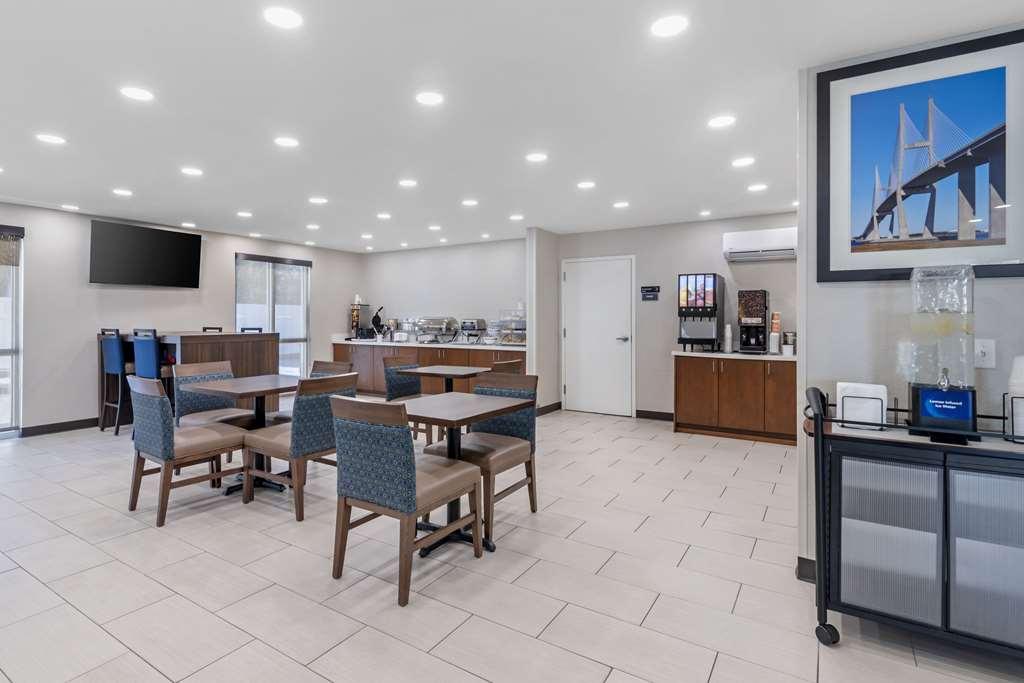 Comfort Inn & Suites Brunswick Restaurant photo